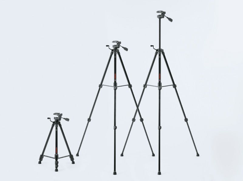 Tripod bangunan Bosch BT 150 dengan ketinggian yang dapat disesuaikan.