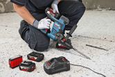 Bor tanpa kabel dengan baterai.