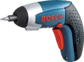 Obeng nirkabel Bosch IXO 3 dengan pegangan ergonomis.