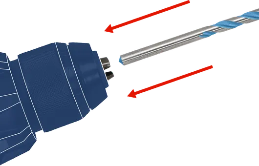 Mata bor disejajarkan dengan chuck bor untuk pemasangan.