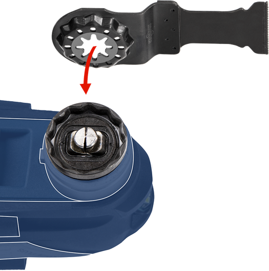 Mata pisau alat yang berosilasi sedang disejajarkan untuk dipasang ke kepala alat.