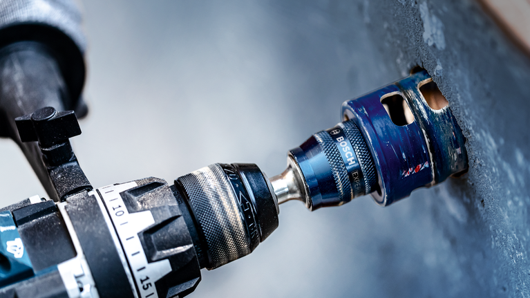 Arbor Sistem Hole Saw EXPERT Power Change Plus 11 mm, Bor TCT 8,5 x 105 mm, 2 buah Bor dengan alat gergaji lubang untuk membuat potongan melingkar pada dinding beton.