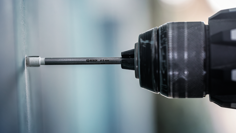 Bor untuk memasang sekrup ke dinding.